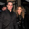 Jennifer Lopez et Casper Smart à la sortie de leur hôtel à Londres, le 1er juin 2013.