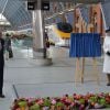 La reine Elizabeth II au départ de la gare St Pancras, à Londres, pour prendre l'Eurostar pour Paris, le 5 juin 2014. Avant son départ, la monarque a dévoilé une plaque commémorant les 20 ans du Tunnel sous la Manche.