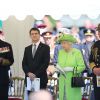 La reine Elizabeth II et le prince Charles, avec leurs conjoints le duc d'Edimbourg et la duchesse de Cornouailles, ont assisté en compagnie du Premier ministre français Manuel Valls à une cérémonie au cimetière de Bayeux dans la matinée du vendredi 6 juin 2014 pour le 70e anniversaire du Débarquement en Normandie.