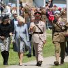 Le prince Charles et Camilla Parker Bowles ont rencontré des vétérans à Benouville le 5 juin 2014 dans le cadre de la commémoration du 70e anniversaire du débarquement.