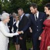 La reine Elizabeth II, avec son époux le duc d'Edimbourg, présidait une garden party à l'ambassade de Grande-Bretagne à Paris le 5 juin 2014