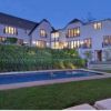 Simon Fuller a mis en vente sa maison de Beverly Hills pour 21,5 millions de dollars.