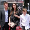 Simon Fuller honoré sur le Hollywood Walk of Fame, en compagnie de Victoria Beckham et son fils Brooklyn, le 23 mai 2011.