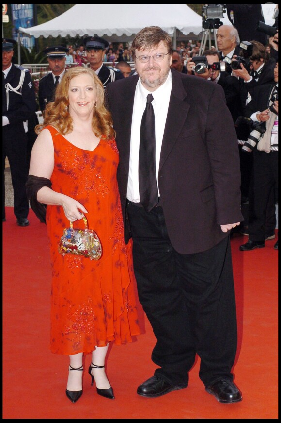 Michael Moore et Kathleen Glynn au Festival de Cannes 2004. 