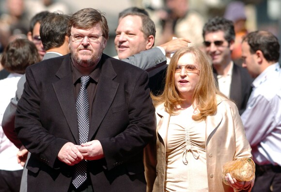 Michael Moore et Kathleen Glynn à Cannes le 16 mai 2004.