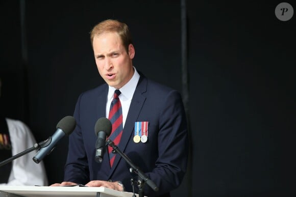 Le prince William lors son discours pendant la cérémonie sur la plage "Gold Beach" à Arromanches pour les commémorations du 70e anniversaire du débarquement sur les plages de Normandie lors de la Seconde Guerre Mondiale, le 6 juin 2014.