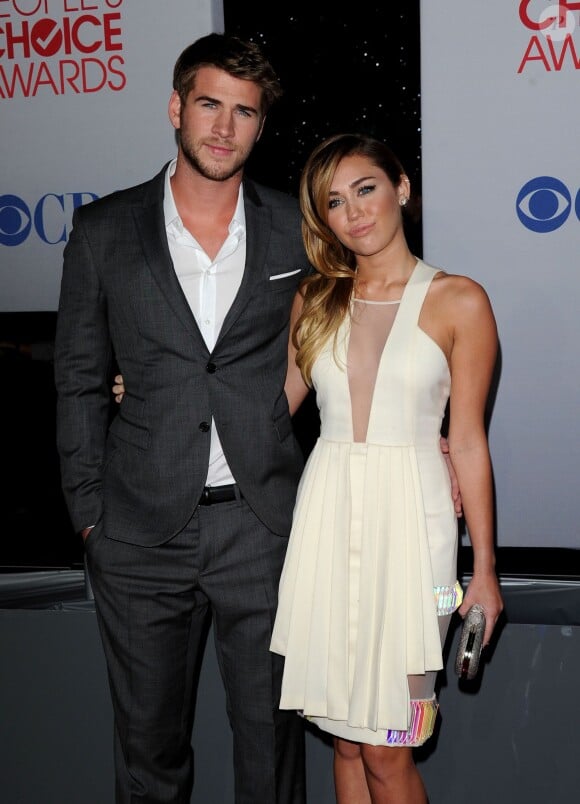 Liam Hemsworth et Miley Cyrus lors des People's Choice Awards à Los Angeles le 11 janvier 2012