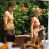 Exclusif - Caroline Receveur et son fiancé Valentin Lucas : une pause à la piscine de leur hôtel à Miami, le 5 juin 2014