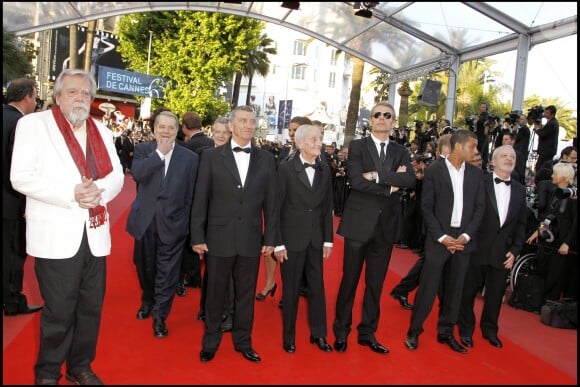 Jacques Herlin avec l'équipe du film Des Hommes et des Dieux à Cannes le 18 mai 2010.