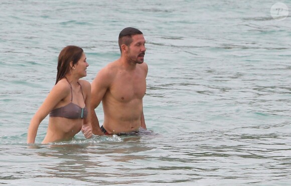 Exclusif - Le coach de l'Atlético Madrid Diego Simeone et sa compagne Carla Pereira en vacances à Saint-Barthelémy le 27 mai 2014.