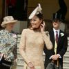 Kate Middleton, duchesse de Cambridge, en robe Alexander McQueen à la garden party organisée le 10 juin 2014 à Buckingham Palace par la reine Elizabeth II.
