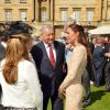 Kate Middleton, duchesse de Cambridge, en robe Alexander McQueen à la garden party organisée le 10 juin 2014 à Buckingham Palace par la reine Elizabeth II.