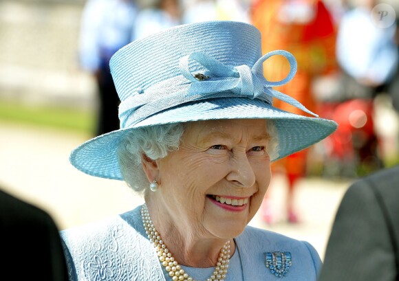 La reine Elizabeth II à la garden party organisée à Buckingham Palace le 10 juin 2014