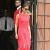 Victoria Beckham, tout de rouge vêtue avec une robe Victoria Beckham et des souliers Manolo Blahnik, quitte hôtel The Bowery à New York. Le 10 juin 2014.