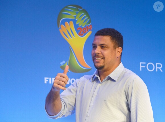Ronaldo, ambassadeur de la coupe du monde au Brésil, lors d'une conférence de presse à Costa do Sauipe, le 5 décembre 2013
