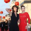 Sophie Marceau et Zhang Ziyi lors de la cérémonie de clôture du Festival du film romantique de Cabourg, le 14 juin 2014.