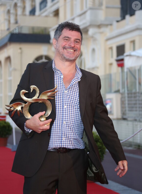 Pierre Salvadori (Swann d'or Meilleur réalisateur) lors de la cérémonie de clôture du Festival du film romantique de Cabourg, le 14 juin 2014.