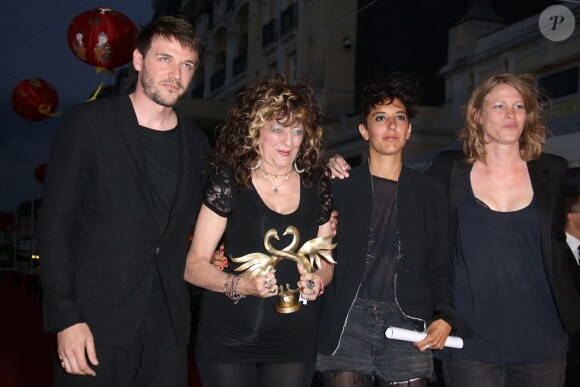 Samuel Theis, Angélique Litzenburger, Marie Amachoukeli-Barsacq, Claire Burger (Grand Prix pour "Party Girl") lors de la cérémonie de clôture du Festival du film romantique de Cabourg, le 14 juin 2014.