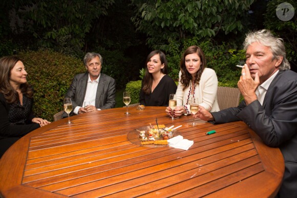 Exclusif - Anna Mouglalis entourée de ses amis - Avant-première du film "Kiss of the Damned" et cocktail dînatoire sur la terrasse du Publicis dans le cadre du 3e Champs-Elysées Film Festival à Paris, le 13 juin 2014.