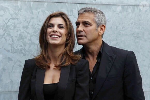 George Clooney et Elisabetta Canalis lors de la présentation de la collection Giorgio Armani à Milan, le 27 septembre 2010
