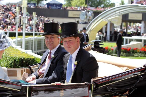 Le prince Harry et le prince Andrew arrivent au premier jour du Royal Ascot, le 17 juin 2014