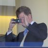 Le prince Harry prend une photo au premier jour du Royal Ascot, le 17 juin 2014