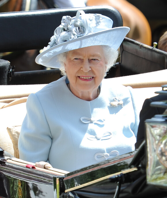 La reine Elizabeth II dans son landau au premier jour du Royal Ascot, le 17 juin 2014
