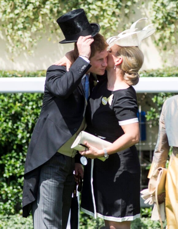 Le prince Harry et Zara Phillips se retrouvent au premier jour du Royal Ascot, le 17 avril 2014