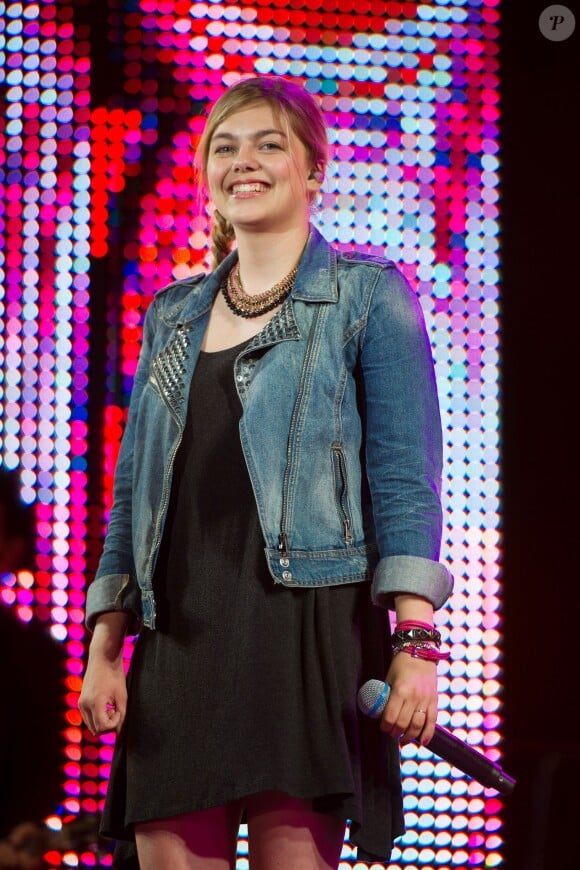 Louane au concert M6 Music Live, à Issy-les-Moulineaux, le 14 juin 2014.