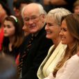  Kim Sears, entourée de la maman d'Andy Murray, Judy et du grand-père d'Andy, Roy Erskine, lors d'un événement à l'école primaire de Dunblane, l'ancienne école d'Andy le 23 avril 2014 