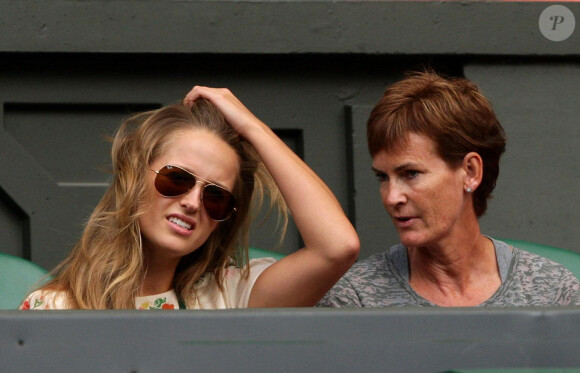 Kim Sears et Judy Murray lors de la demi-finale de Wimbledon d'Andy Murray le 2 juillet 2010 à Londres