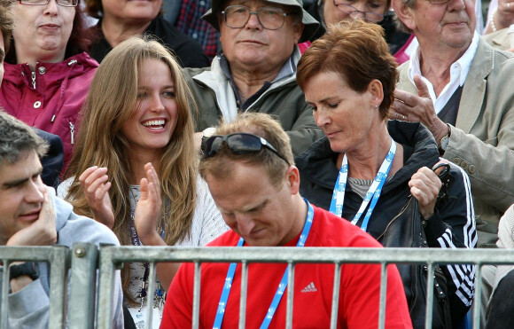 Kim Sears accompagné de Judy Murray lors du tournoi du Queen's à Londres, le 9 juin 2010