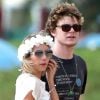 Emma Roberts et son fiancé Evan Peters passent du bon temps sur une plage à Maui pendant leurs vacances, le 3 juin 2014.