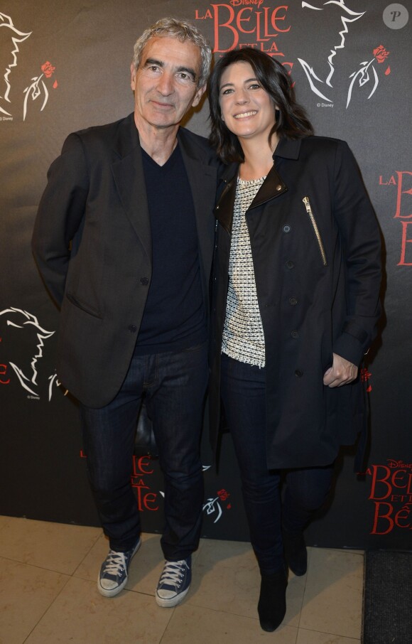 Raymond Domenech et sa compagne Estelle Denis lors de la première de la comédie musicale "La Belle et la Bête" au théâtre Mogador à Paris le 20 mars 2014
