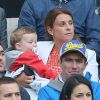 Coleen Rooney avec ses enfants Kai et Klay lors du match Angleterre-Uruguay à Sao Paulo, le 19 juin 2014 à l'occasion de la Coupe du monde 2014