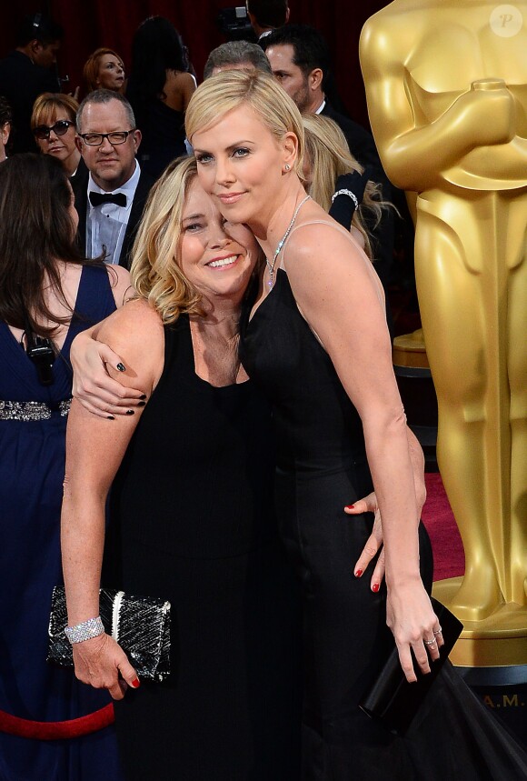 Charlize Theron et sa mère Gerda Maritz aux Oscars 2014.