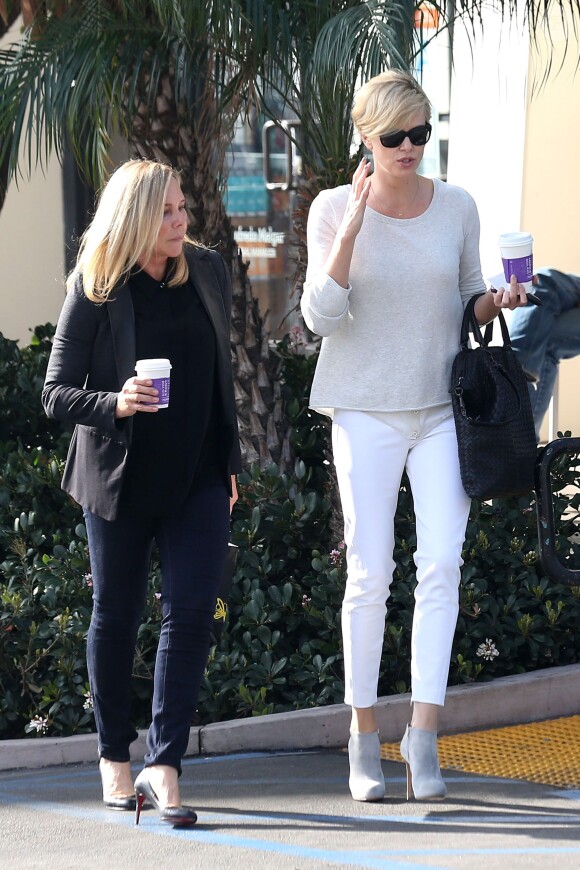 Charlize Theron et Gerda à Los Angeles, le 10 janvier 2014.