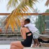 Charlize Theron est à Miami en Floride avec son fils Jackson afin de réaliser une séance photo avec le célèbre photographe Mario Testino le 19 mars 2014.