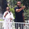 Exclusif - Kerry Washington, son mari Nnamdi Asomugha et leur fille Isabelle passent leur journée chez des amis pour un barbecue. L'occasion de regarder la coupe du monde de football entre amis. Los Angeles, le 22 juin 2014.
