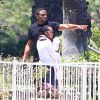 Exclusif - Kerry Washington, son mari Nnamdi Asomugha et leur fille Isabelle passent leur journée chez des amis pour un barbecue. Los Angeles, le 22 juin 2014.