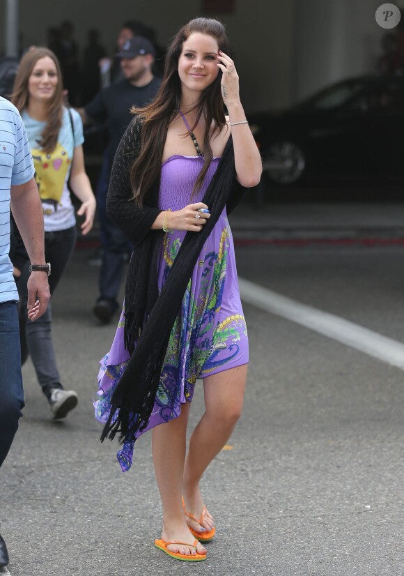 Lana Del Rey arrive à Los Angeles, le 16 novembre 2013.