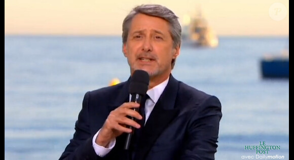 Antoine de Caunes sur le plateau du "Grand Journal" de Canal + le mercredi 14 mai 2014, à l'occasion de l'ouverture du 67e Festival de Cannes