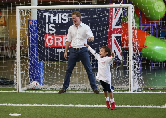 Le prince Harry s'est rendu sur l'installation sportive Minas Tenis Clube à Belo Horizonte, au Brésil, le 24 juin 2014.