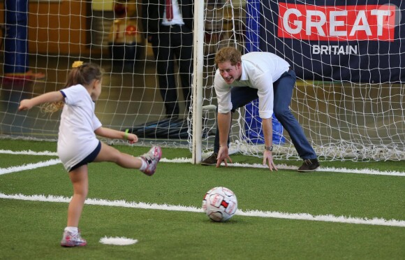 Le prince Harry s'est rendu sur l'installation sportive Minas Tenis Clube à Belo Horizonte, au Brésil, le 24 juin 2014.