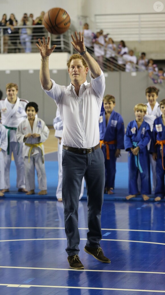 Le prince Harry s'est rendu sur l'installation sportive Minas Tenis Clube à Belo Horizonte, au Brésil, le 24 juin 2014.