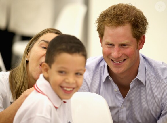 Le prince Harry a visité l'établissement médical Rede Sarah Hospital et a multiplié les activités, à Brasilia, au Brésil, le 23 juin 2014.