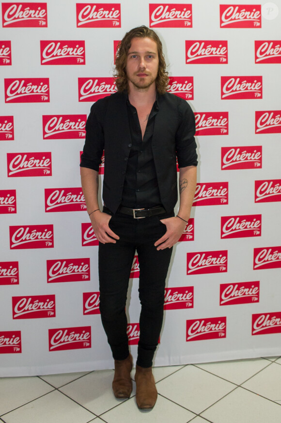Julien Doré en concert pour Chérie FM au Futuroscope de Poitiers, le 23 juin 2014.