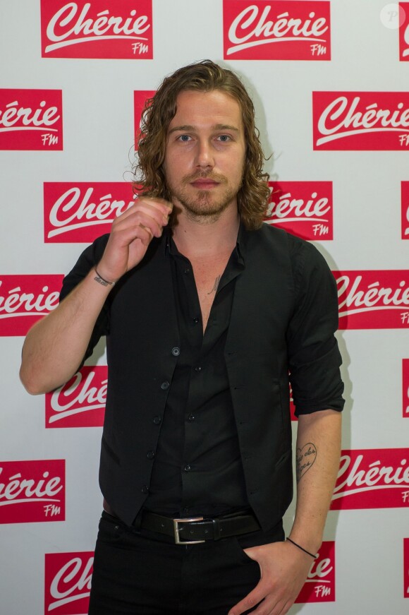 Julien Doré en concert pour Chérie FM au Futuroscope de Poitiers, le 23 juin 2014.