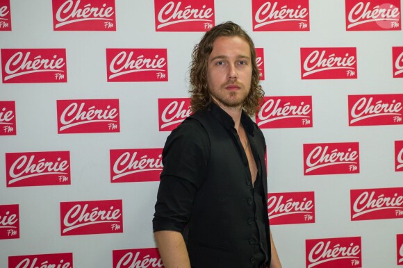 Julien Doré en concert pour Chérie FM au Futuroscope de Poitiers, le 23 juin 2014.