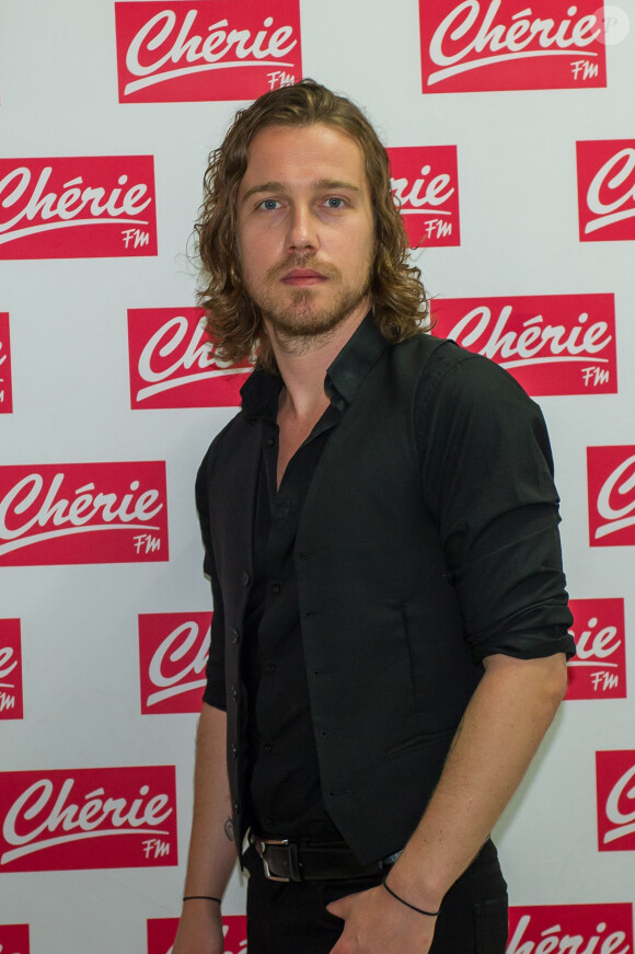 Julien Doré en concert pour Chérie FM au Futuroscope de Poitiers, le 23 juin 2014.